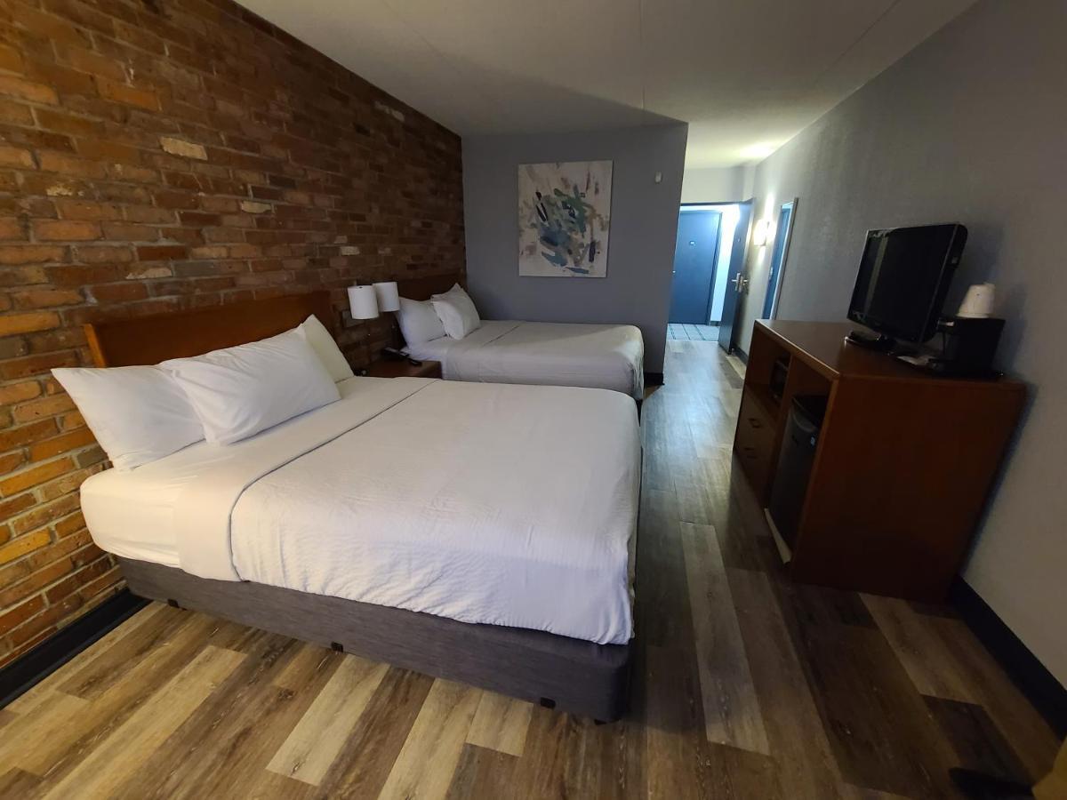 Travelodge By Wyndham Барри Экстерьер фото